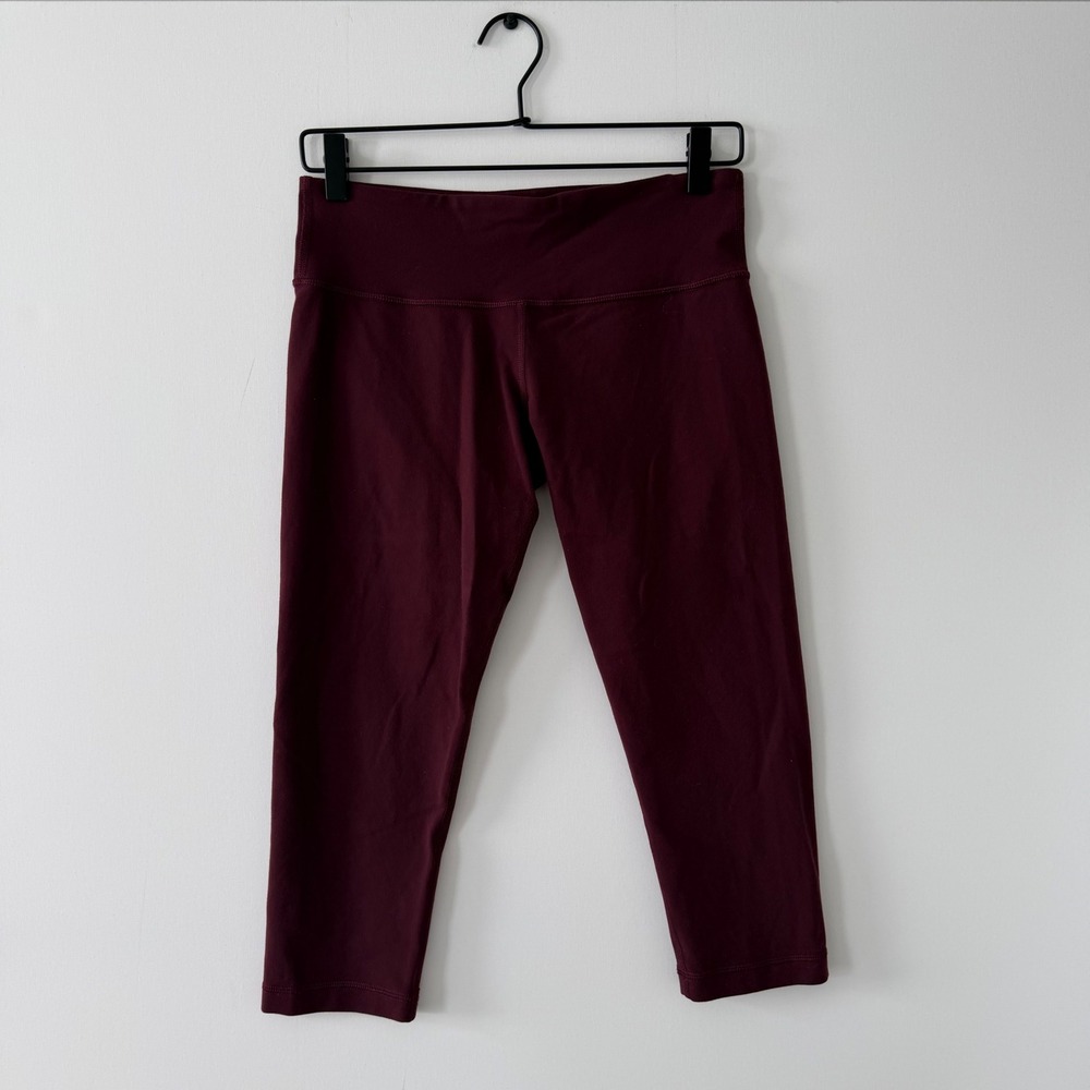 Lululemon Athletica Womens Burgundy Cropped Yoga Leggings Size 8 Capri Pants